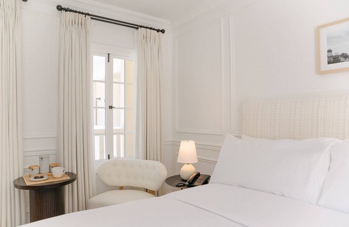 Los Angeles Hotel | Cara