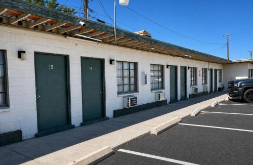 Rosamond Hotel | Carl's Motel