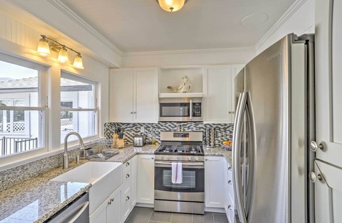 Carpinteria Apartment | Carpinteria Apt w/Hot Tub - 10 Min Walk to Beach!