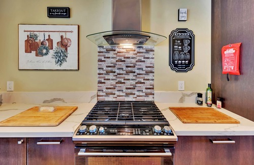 Peacock House | Casa Blackhawk family friendly huge open floor plan for your beach town getaway