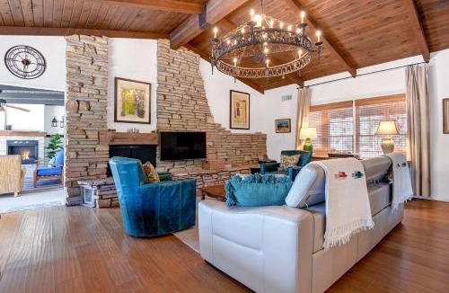 El Mirador House | Casa de Mayo - Alice Lodging