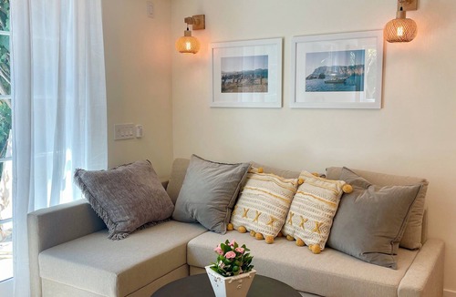 Miracle Mile House | Casa Flora, Brand-New Serene Guest House in Los Angeles with WiFi, AC