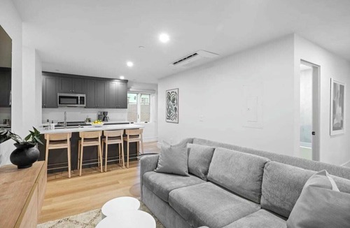 Laguna Apartment | Casa Jardin Unit 13-Boutique Suite in Downtown Santa Barbara
