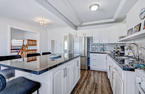 Sand Section Apartment | CasaBella- Ocean Breeze in El Porto suite