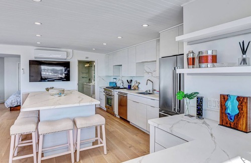 Sand Section Apartment | CasaBella- Stunning Manhattan Beach Penthouse steps from the sand