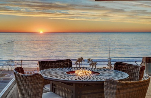 Sand Section Apartment | CasaBella- Stunning Manhattan Beach Penthouse steps from the sand