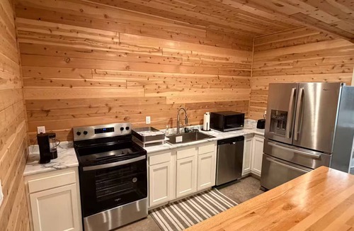 Babbitt Cabin | Cedar Studio w Full Kitchen + Living @ Whitetail Estates