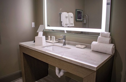 Gulfport Hotel | Centennial Plaza Resort Gulfport