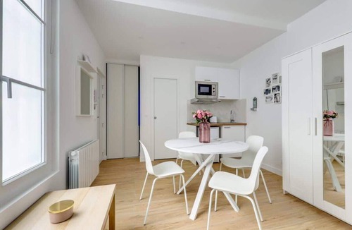 Saint-Vincent-de-Paul Apartment | Center of Paris : Fully equipped and Cozy