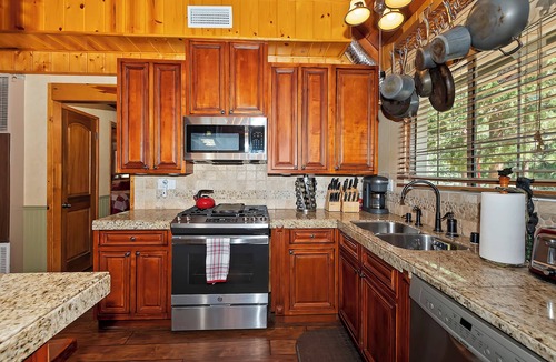 Fox Farm Cabin | Central AC in main Cabin. "Stay cool, my friends!"