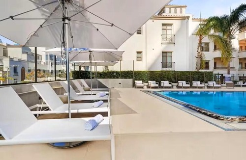 Westwood Apartment | Central Los Angeles Gem I Spacious 2BR 2BA I Spa Parking