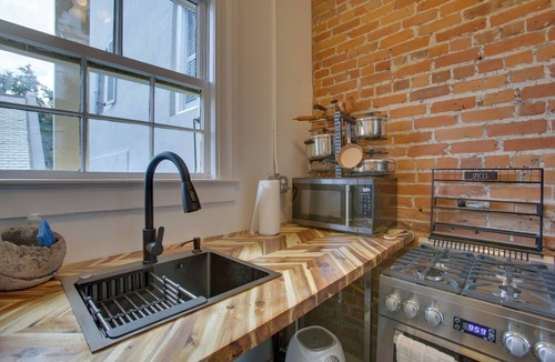 French Quarter Apartment | Central New Orleans Apt: Half-Mi to Jackson Square