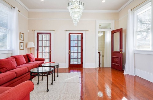 Milan House | Centrally located city escape with WiFi, full kitchen, central AC - snowbirds OK