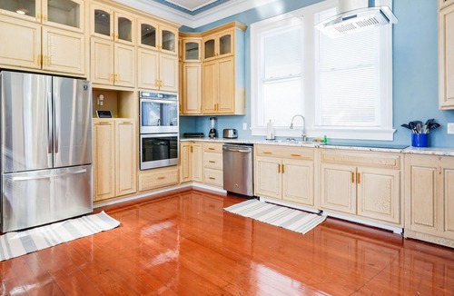 Milan House | Centrally located city escape with WiFi, full kitchen, central AC - snowbirds OK