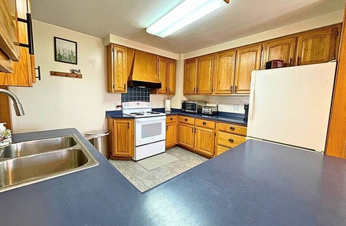 Phillips House | Chain of Lakes Lodge, 4-br lakefront with 2 docks