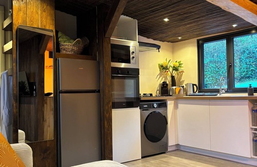 Asnieres-sur-Oise Ski Chalet | Chalet and Spa in the heart of nature. Private garden and jacuzzi!