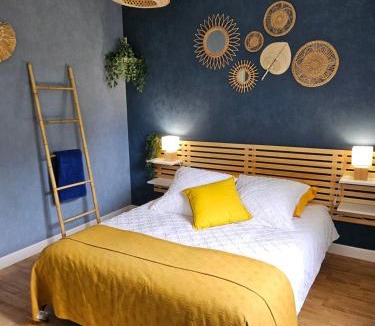 Saint-Pierre-de-Manneville House | Chambre chez particulier avec petit déjeuner, piscine, pool house