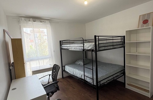 Bois-Colombes Bed & Breakfast | Chambre en colocation chez l'habitant, à 16 min de paris en métro,parking