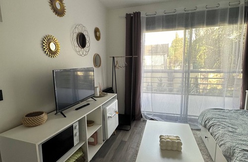 Aulnay-sous-Bois Bed & Breakfast | Chambre + Salle de Bain Privatif Proche Aéroport Cdg, Parc des Expositions