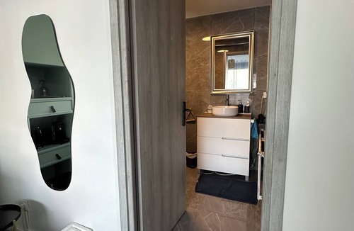 Aulnay-sous-Bois Bed & Breakfast | Chambre + Salle de Bain Privatif Proche Aéroport Cdg, Parc des Expositions