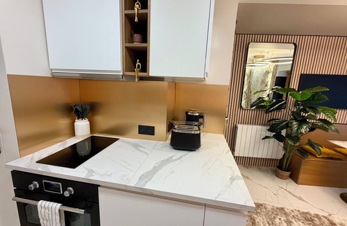 8th Arrondissement Apartment | Champs‑Elysées Loveroom & Spa