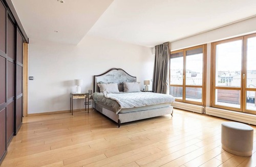 Chaillot Apartment | Champs Elysees Luxury Penthouse Eiffel View Jacuzzi New AC