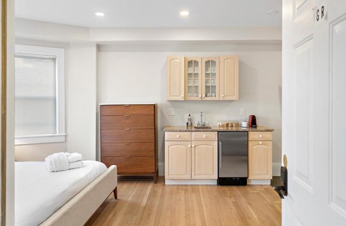 Fenway–Kenmore Hotel | Charlesgate Suites