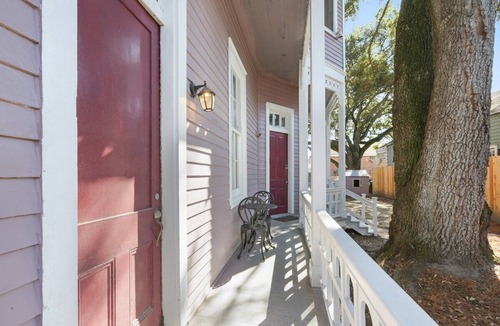 Faubourg Livaudais Apartment | Charmed 1886 Garden District