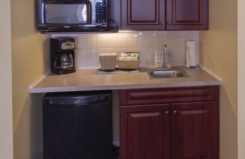 Jamestown Condo | Charming 1-bedroom at the Bay Voyage! Summer in style at this boutique resort.