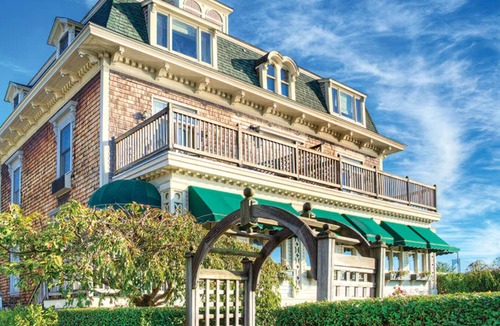 Jamestown Condo | Charming 1-bedroom at the Bay Voyage! Summer in style at this boutique resort.