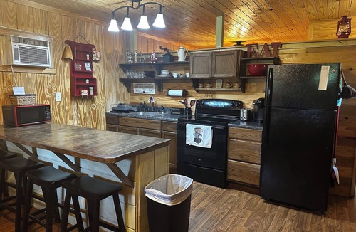 Evergreen Cabin | Charming 1-bedroom cabin with AC in peaceful Evergreen