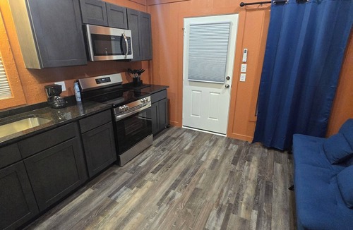 Leary Cabin | Charming 1-bedroom cabin in Hooks with no cleaning fees!