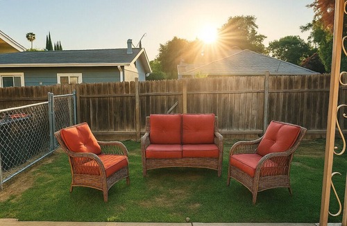 Monrovia House | Charming 1-bedroom house with WiFi and AC in welcoming Monrovia