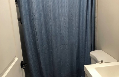 Newport Apartment | Charming 1-bedroom studio with AC in beautiful Newport, Walk to Downtown!