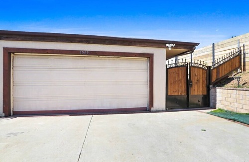 Azusa House | Charming 1 Queen BR 1 private Bath Suite/METRO