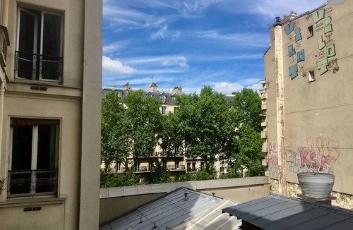 Quartier de Rochechouart House | Charming 18m2 private room sleeping 1 to 4 with bathroom at the foot of Montmartre.