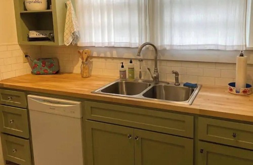 Laurel House | Charming 1930's Euclid Ave Bungalow