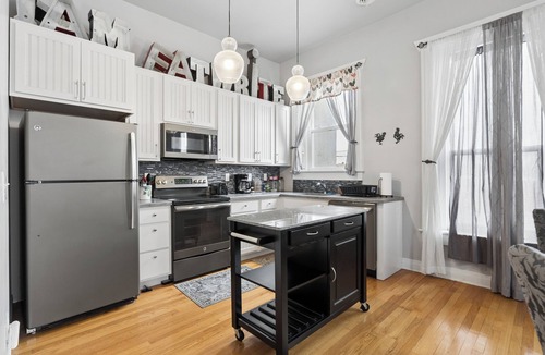 Newton Apartment | Charming 2-bedroom apartment in Newton on square above coffee shop!