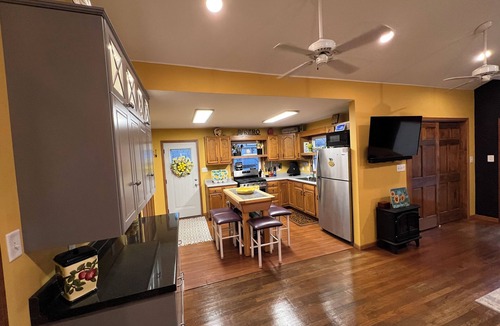 Paddock Lake House | Charming 2-bedroom Channel house and kayaks in Paddock Lake