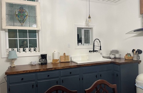 Robeline House | Charming 2-bedroom country cottage with 2 bedrooms and WiFi.