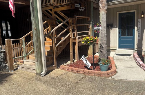 Fairhope Apartment | Charming 2-bedroom Fish River view upstairs apartment in wonderful Fairhope AL
