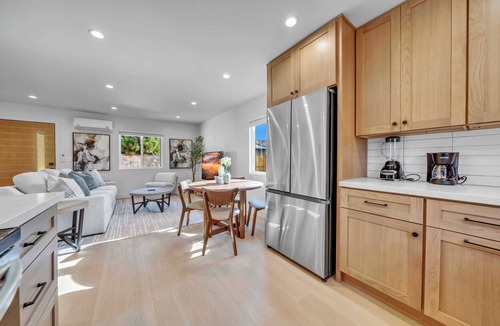 Van Nuys House | Charming 2-bedroom house｜ WiFi｜AC｜Mainfloor Bedroom #42318