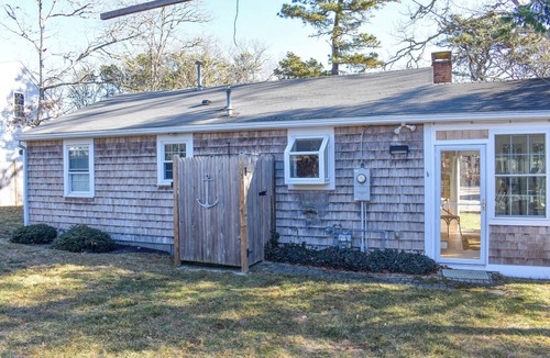 West Dennis House | Charming 2-Bedroom Beach Retreat with Sun Porch