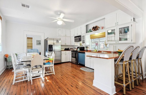 Old Town Cottage | Charming 3-bedroom historic cottage in Bay Saint Louis with public beach access