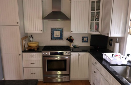 Chatham House | Charming 3 bedroom 2.5 bath sleeps 6 - Walk to Town & Oyster Pond