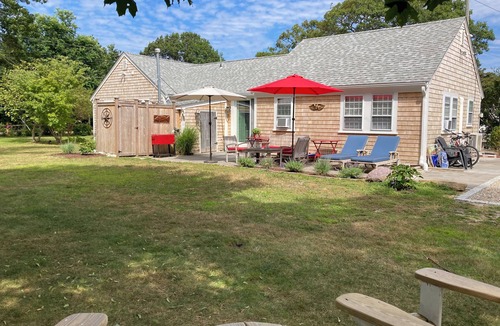 South Yarmouth House | Charming 3 bedroom & 3 full bath house in S. Yarmouth with AC - walk to beach!