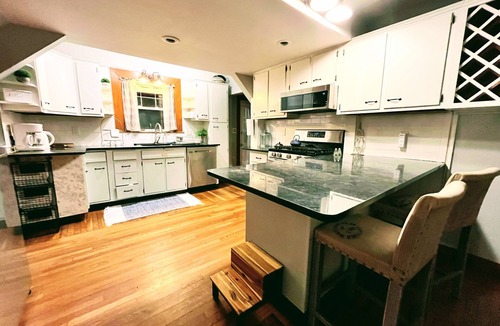 Medford Cottage | Charming 3-bedroom cottage 15 minutes away from Boston