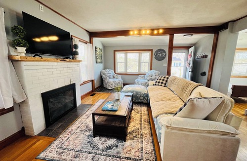Medford Cottage | Charming 3-bedroom cottage 15 minutes away from Boston