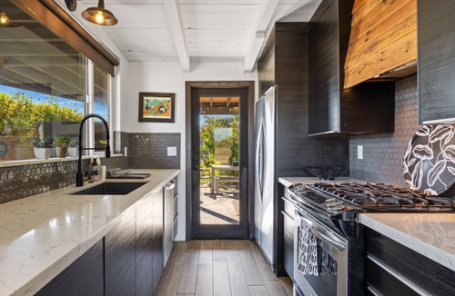 Palm Springs House | Charming 3-bedroom Equestrian farmhouse with WiFi, AC in welcoming Thermal