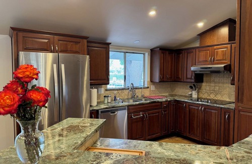 Fillmore Cottage | Charming 3-bedroom GARDEN COTTAGE in Fillmore with 1 acre rose garden access